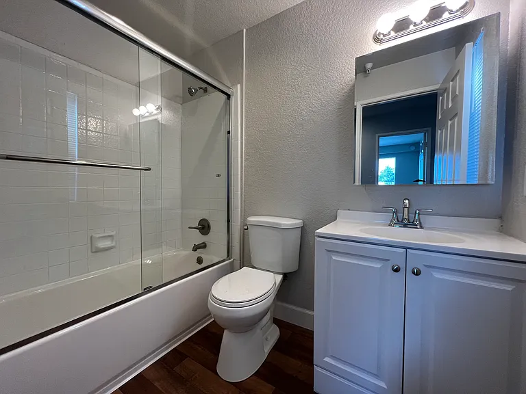 Dixon Landing Apartments — Photo 9