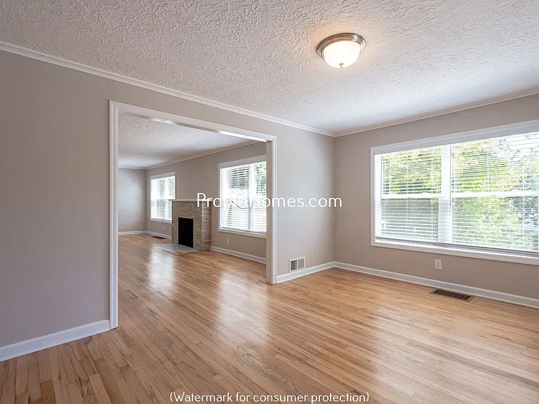 12566 SE 27th Ave — Photo 8