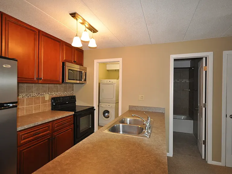 G Street Apartments — Photo 7