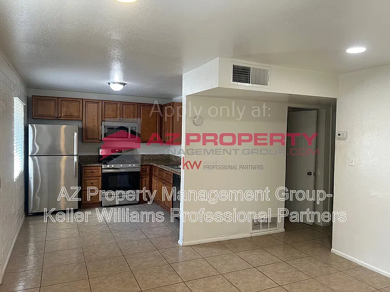 207 S 3rd St — Photo 4