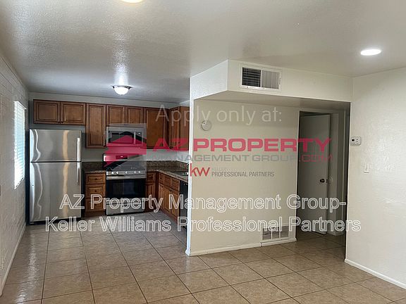 4th image of 207 S 3rd St APT 12