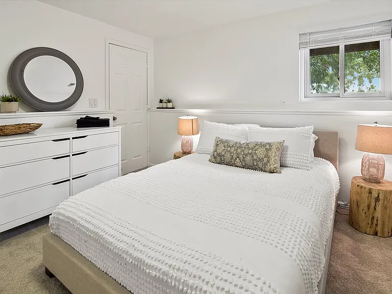 144 Franklyn Ave — Photo 21