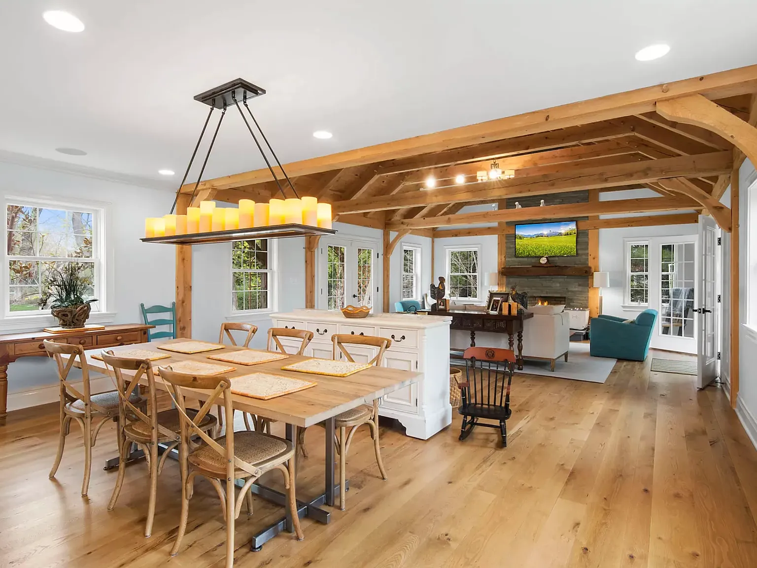 Stunning and Modern Reconstructed Barn with Pool — Photo 2