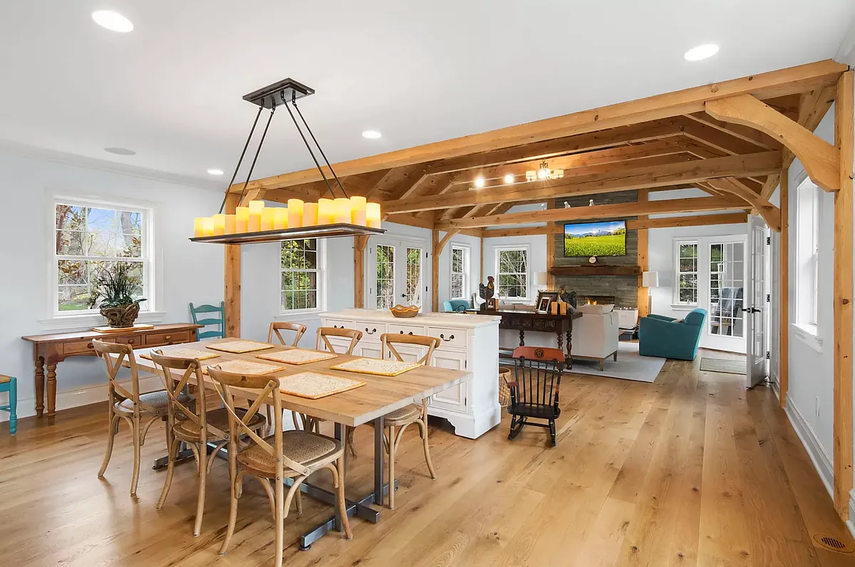 Building Photo - 2766 Montauk Hwy