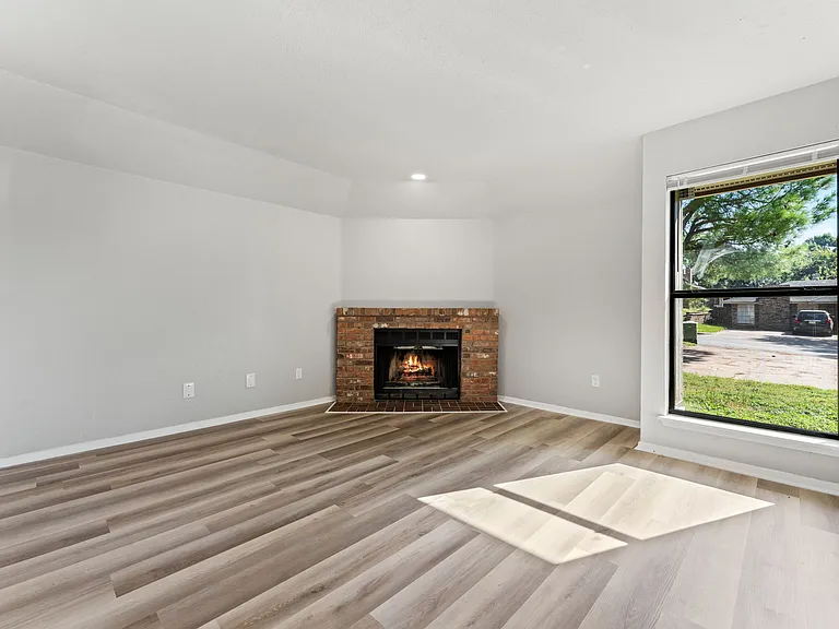 Living room/wood burning fireplace