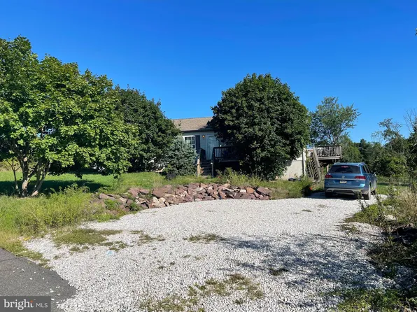 19 Middle Rd, Hegins, PA 17938