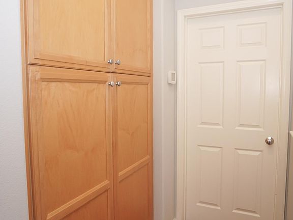 5th image of 2658 Cabrillo Ave