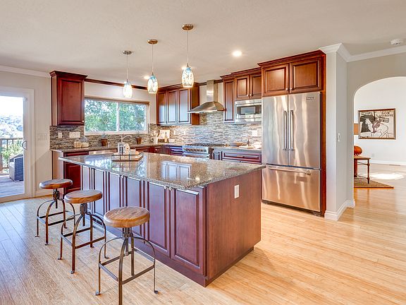 4th image of 135 Teresita Way