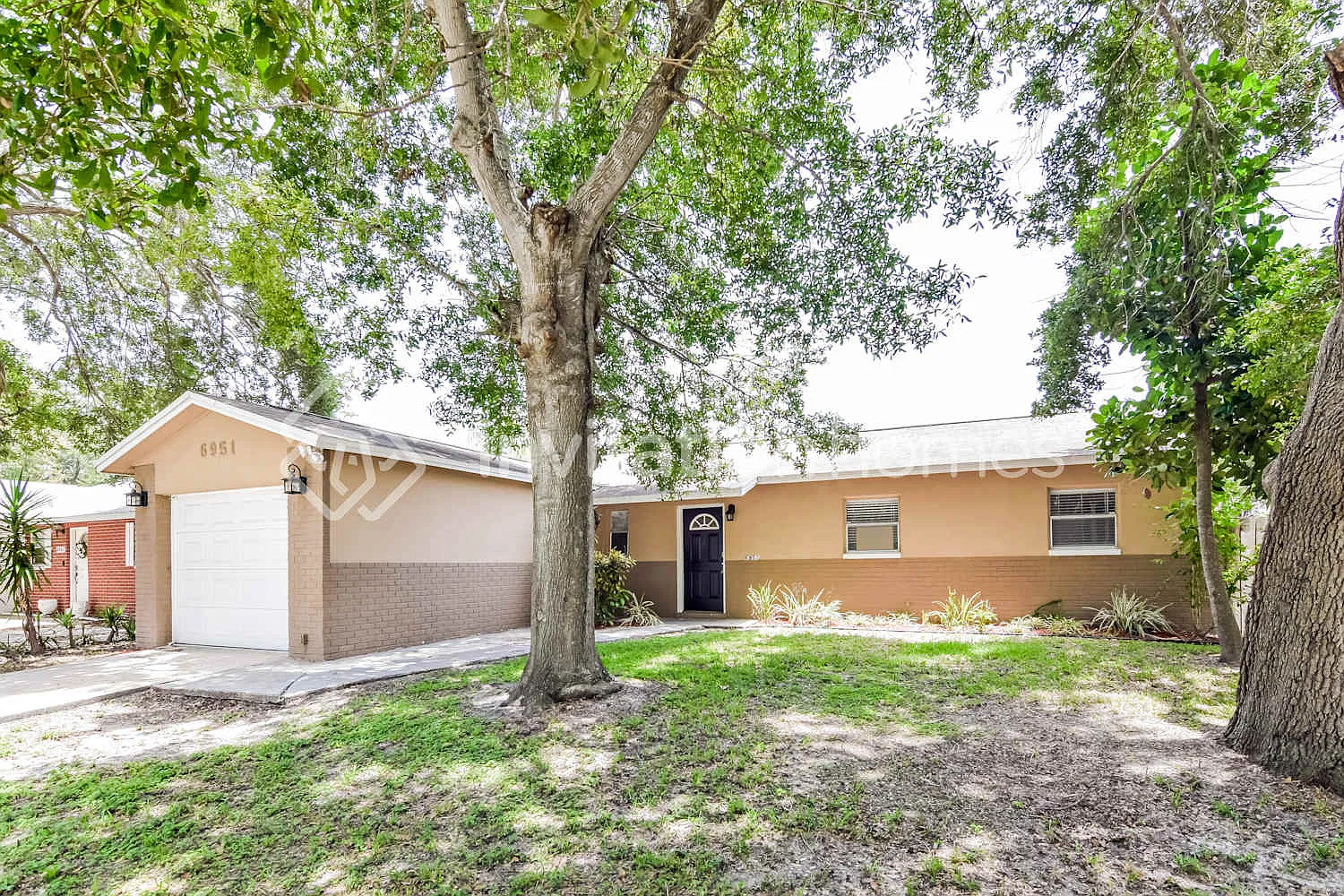 6951 Dalkeith Ave N Saint Petersburg, FL 33709 — Photo 1