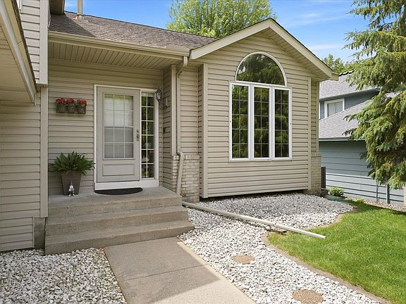 4th image of 12140 Jonquil St NW