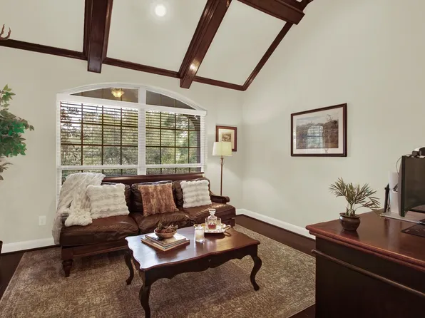 210 Chirping Squirrel Ct, Pinehurst, TX 77362