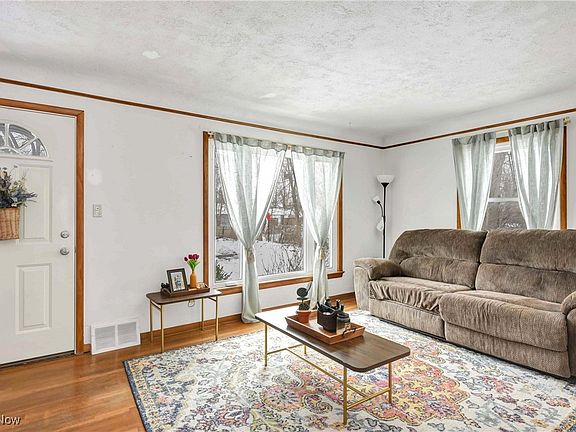 3rd image of 15618 Margate Ave