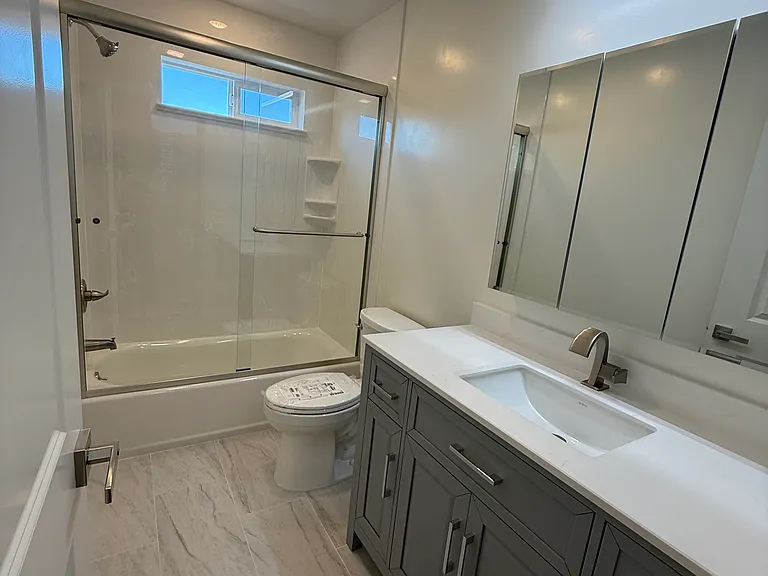 Master Bathroom - Lower level