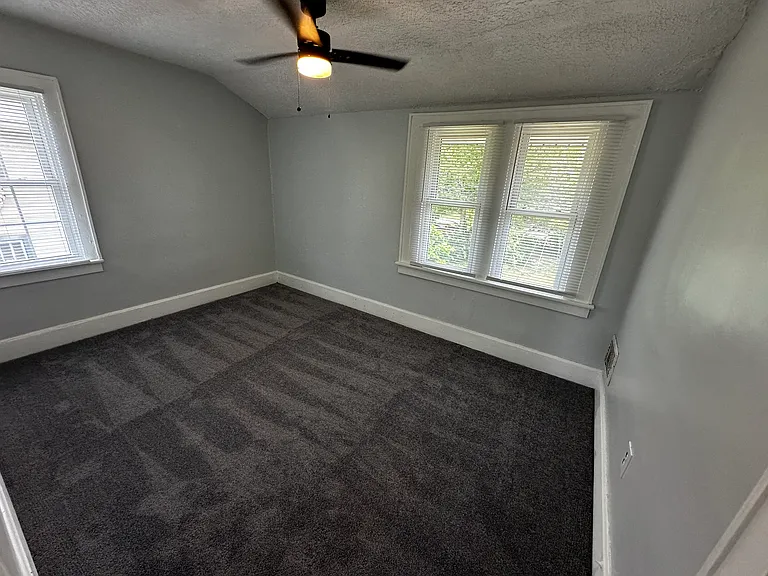 1696 Manchester Ave — Photo 18