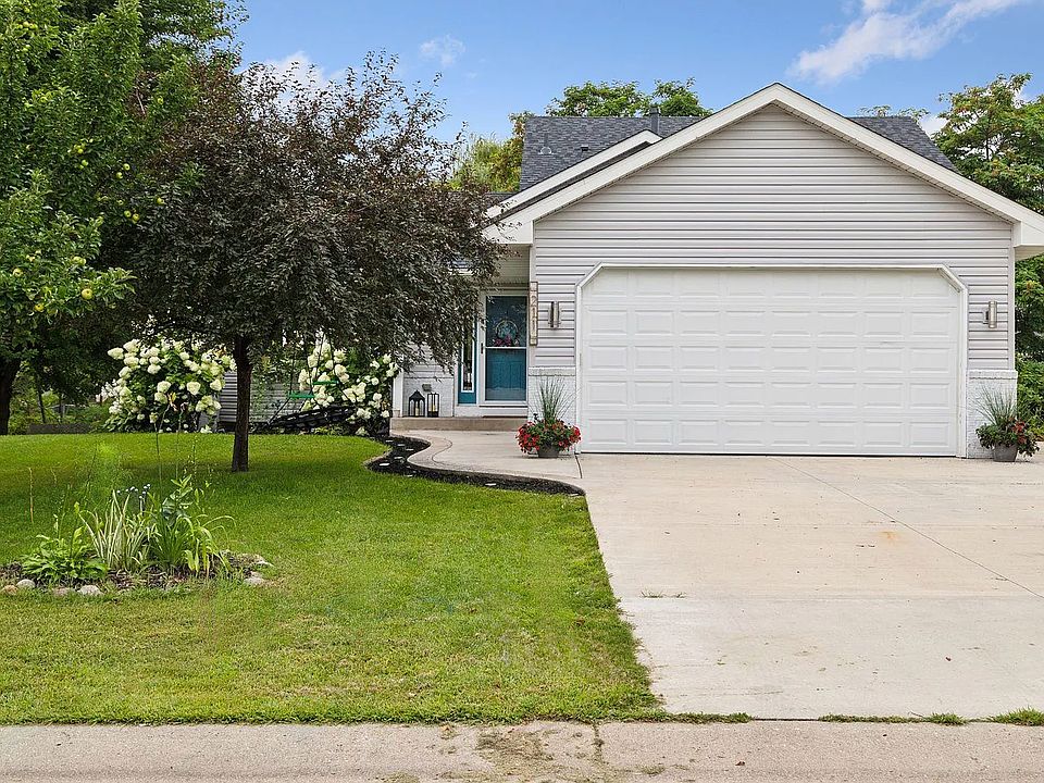 1st image of 211 Alva St