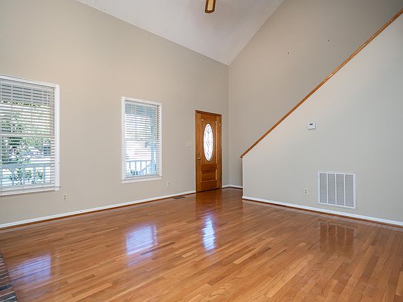 4th image of 8 Brookford Ct