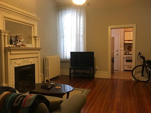 5th image of 1637 W Grace St APT 1