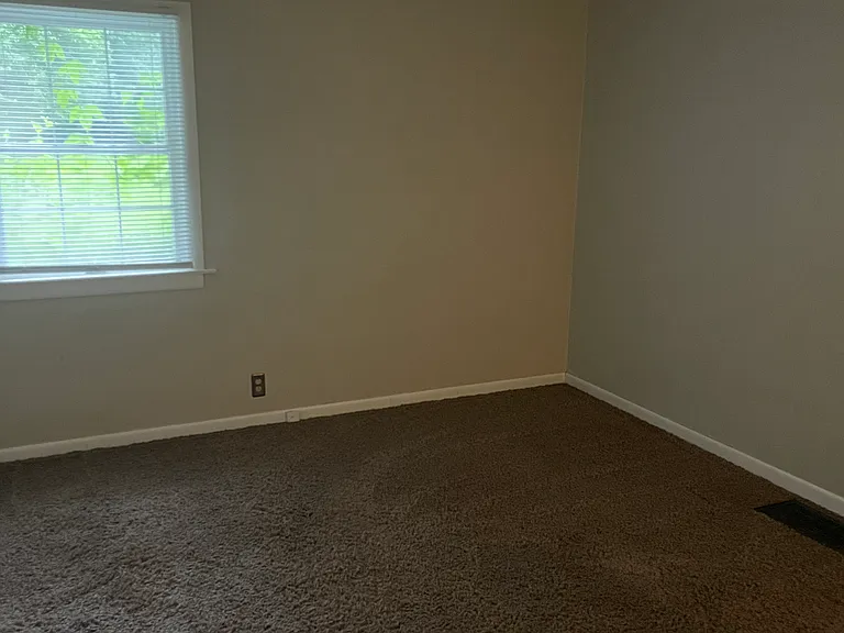 1403 E Main St — Photo 17