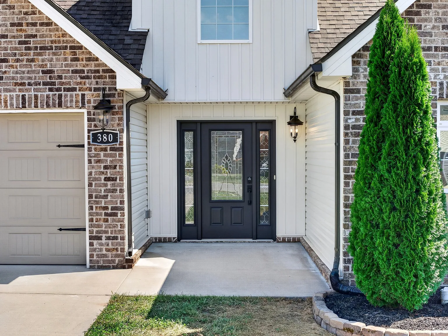 4 bed, 2.5 bath, 2165 sqft, $2,200 — Photo 3