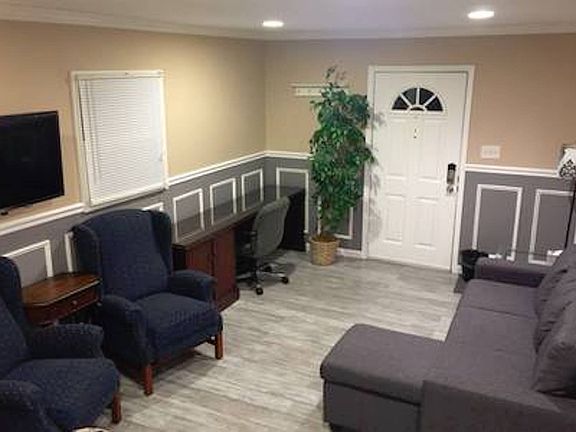 5th image of 7605 Leonard Dr