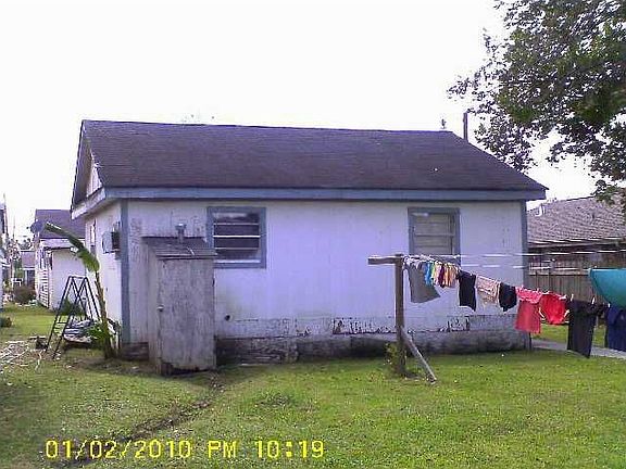 3rd image of 1915 Claire Ave