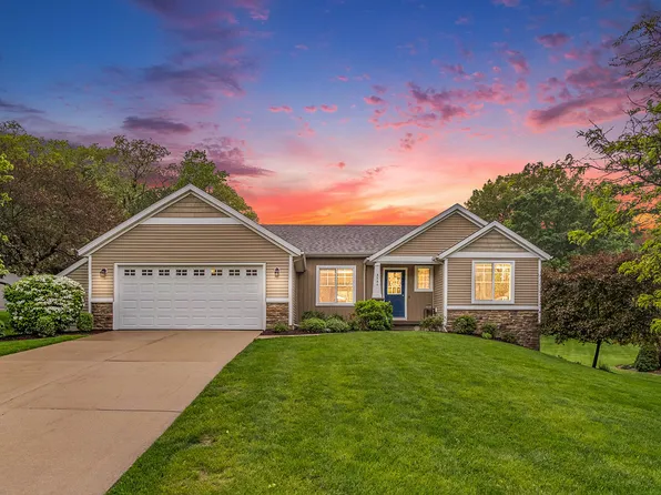 3724 Charlevoix Dr SE, Grand Rapids, MI 49546