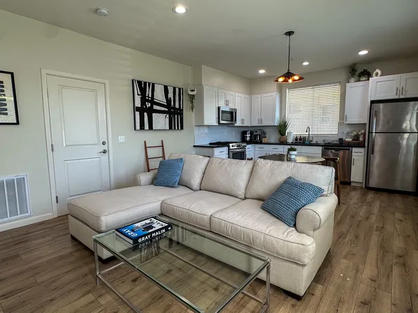 4545 Saturn St, Los Angeles, CA 90019
