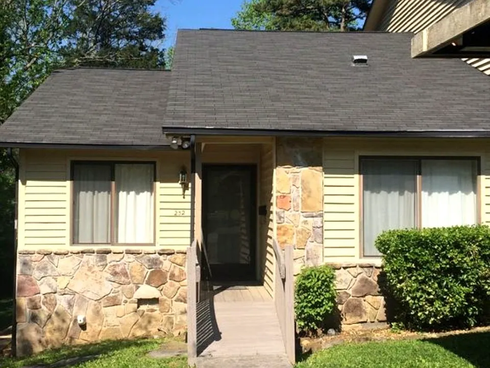 232 Hendrix Dr #232