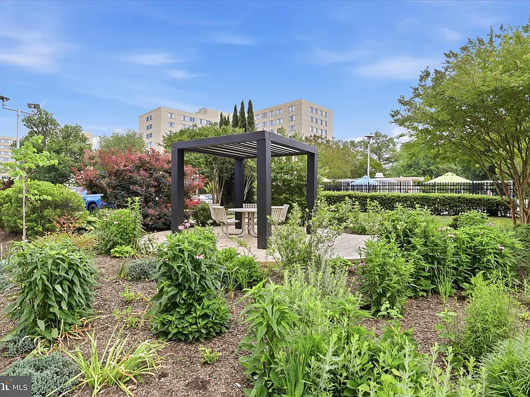 6641 Wakefield Dr #703 — Photo 47