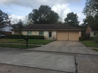 300 Dover Ln, Friendswood, TX 77546