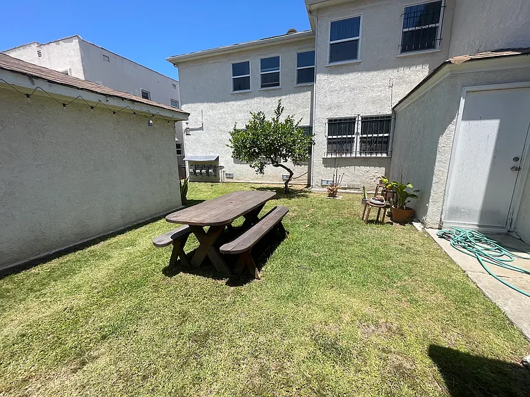 San Vicente Blvd — Photo 23