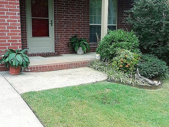 3rd image of 1117 English Oak Dr