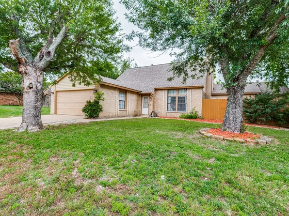 223 Sunset Dr, Glenn Heights, TX 75154