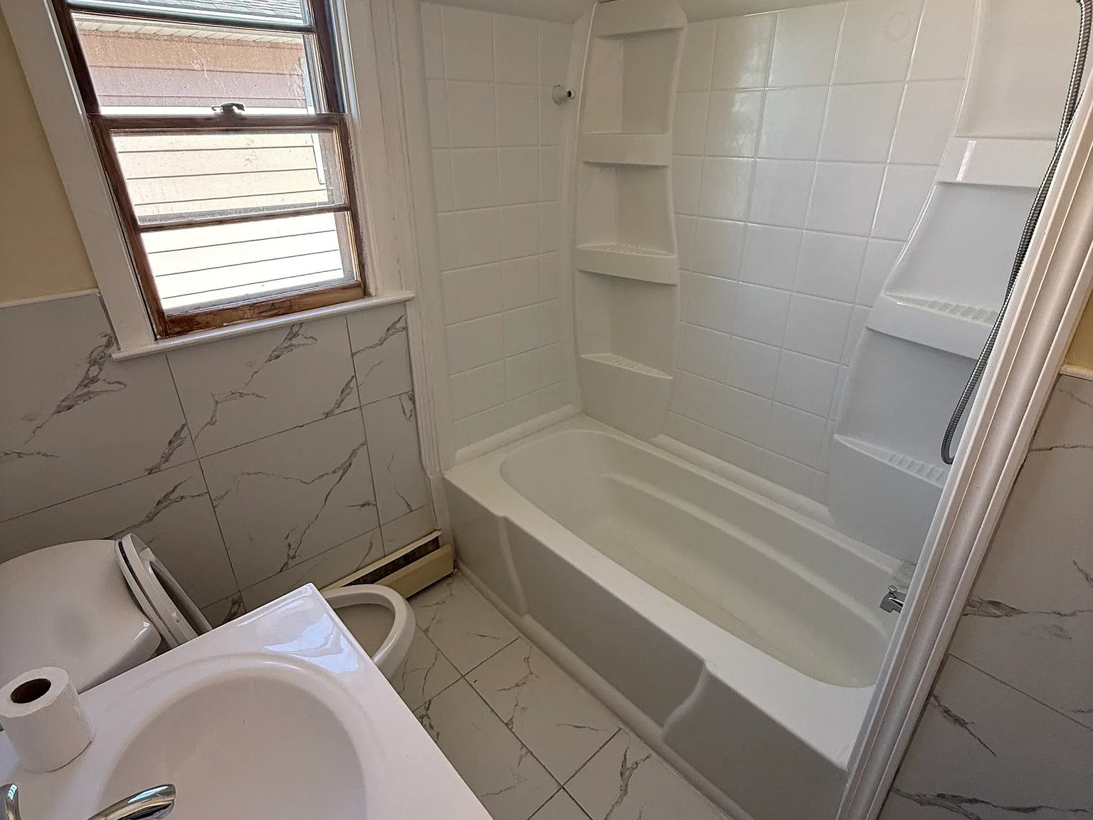 3 bed, 2.0 bath, 980 sqft, $2,400 — Photo 4