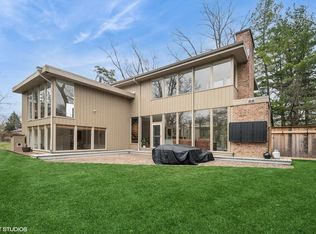 688 E Old Elm Rd, Lake Forest, IL 60045