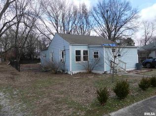 523 Burkett St, Benton, IL 62812