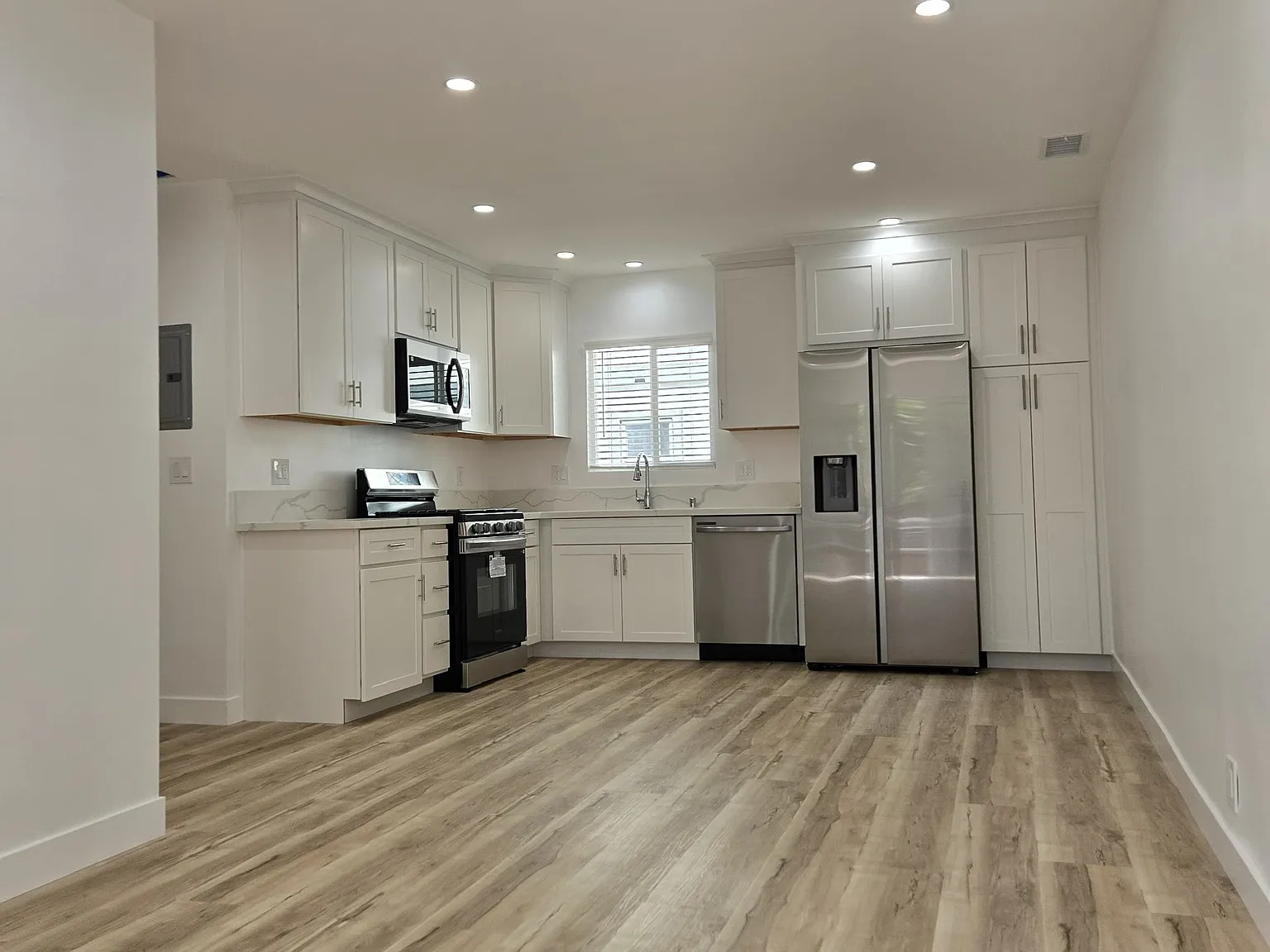 2 bed, 720 sqft, $2,375 — Photo 1