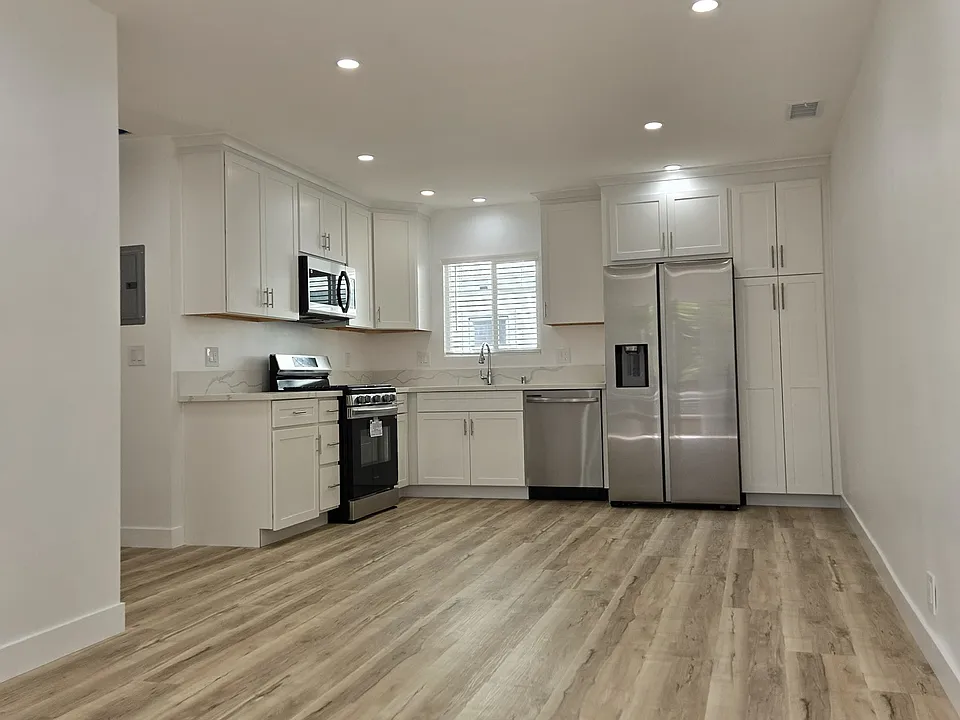 1635 W Summit St #1637