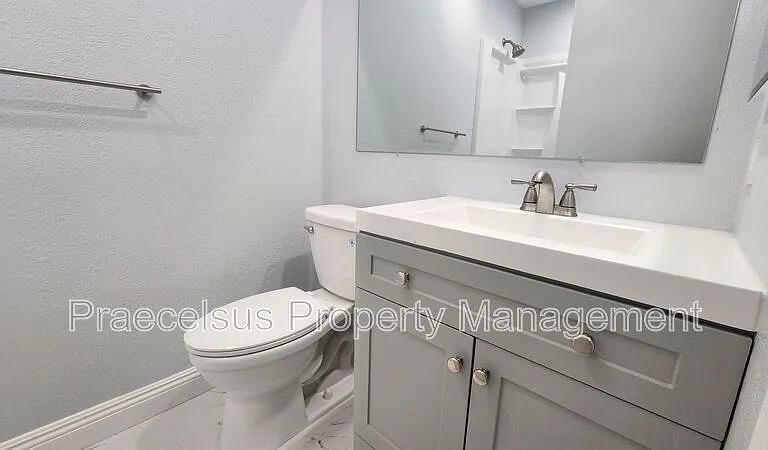2047 Lakeridge Cir #104 — Photo 20