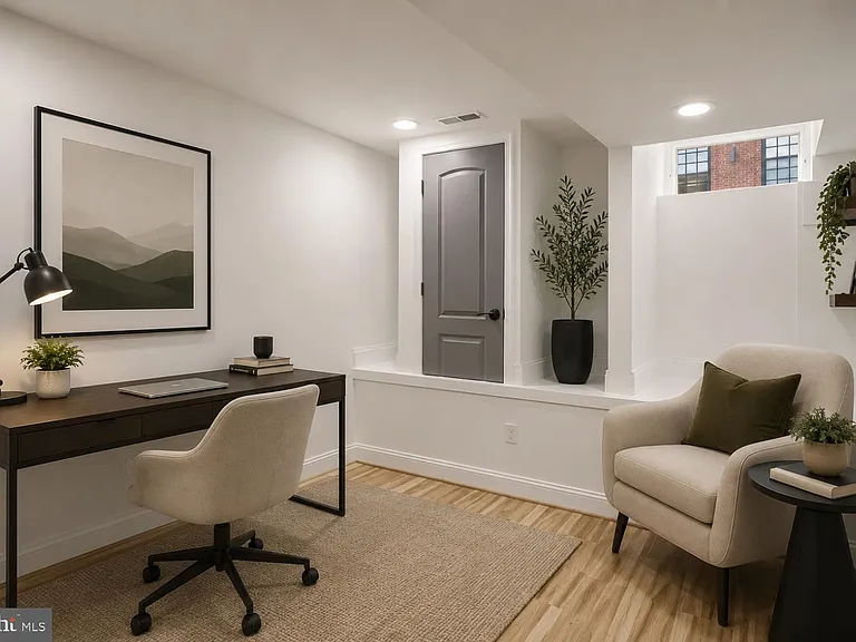 104 W Heath St — Photo 17