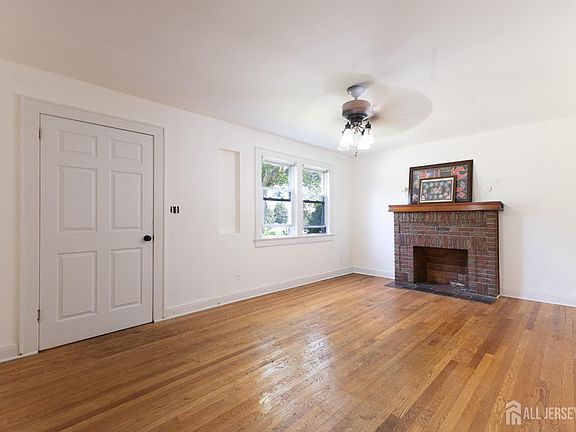 4th image of 18 Cypress St