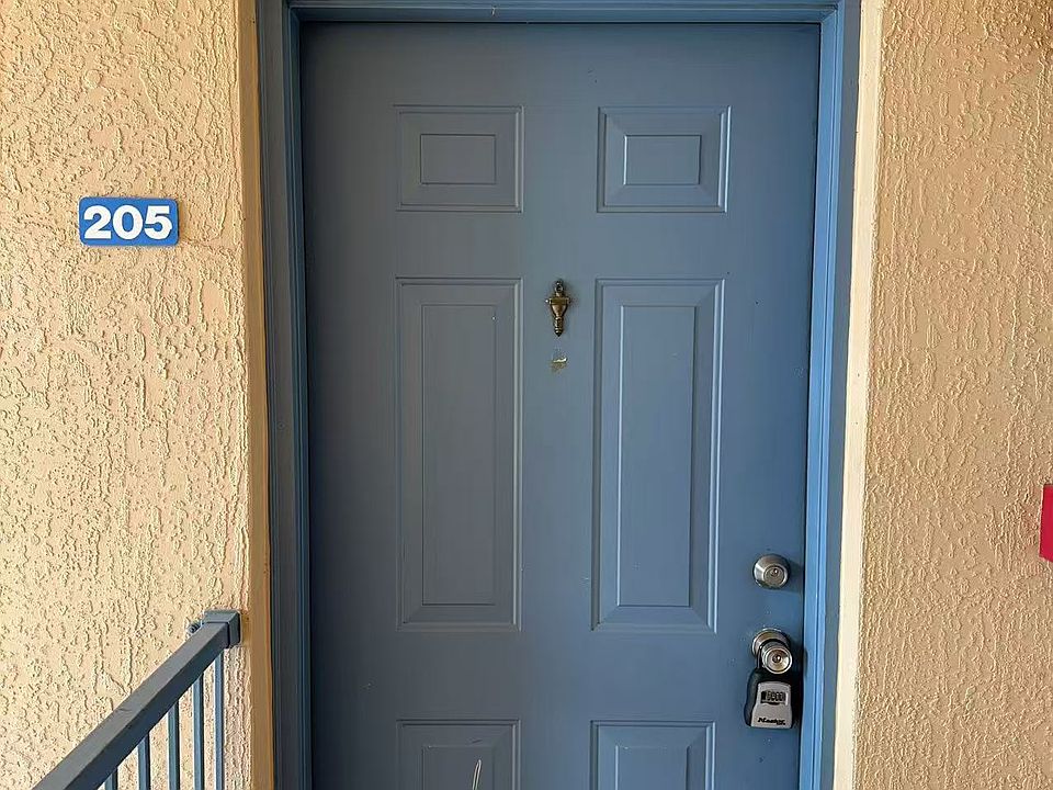 1st image of 516 Villa Del Sol Cir APT 205