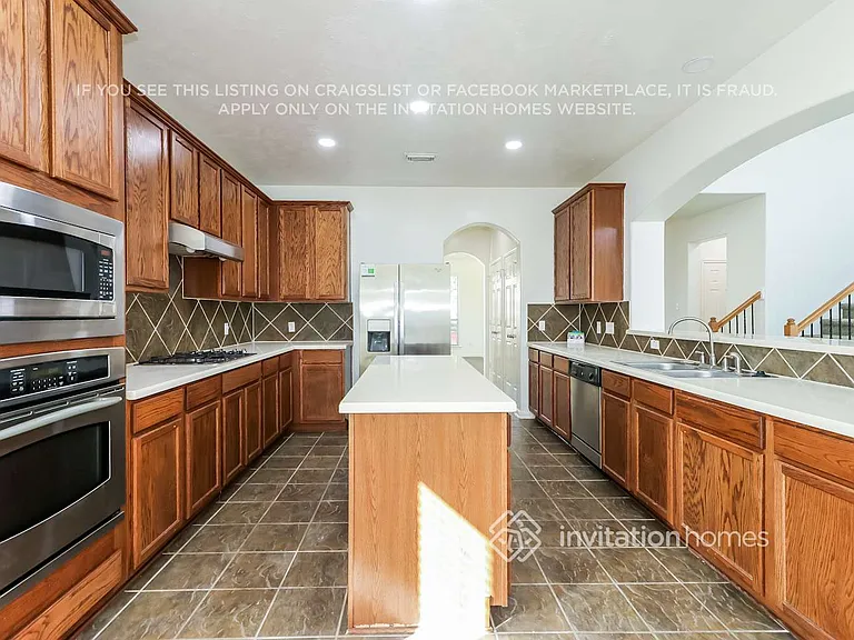 1918 Rustic Oak Ln — Photo 5