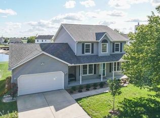 34 Swan Lake Rd, Bloomington, IL 61704