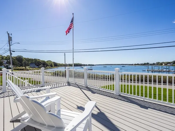 90 Circuit Ave, Bourne, MA 02532