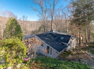 1 Algonquin Trl, Sandy Hook, CT 06482