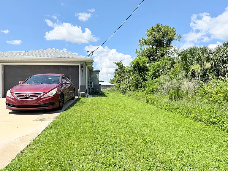700 Connecticut Ln — Photo 9