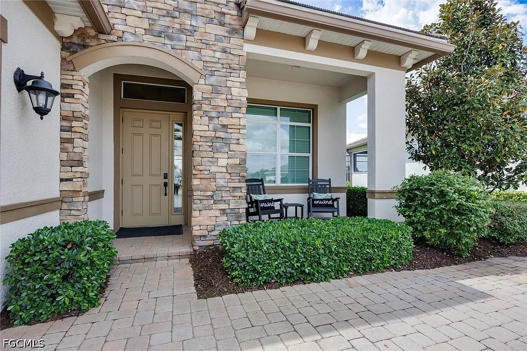 3 bed, 2.5 bath, 2020 sqft, $11,000 — Photo 1