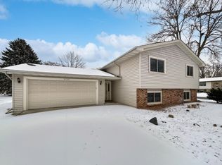 9722 Union Terrace Ln N, Maple Grove, MN 55369