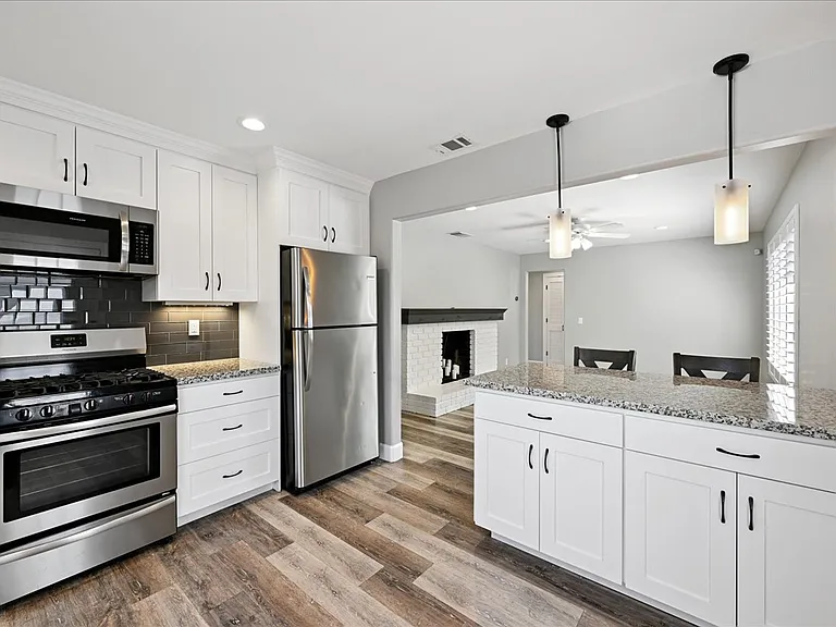 205 Grove St — Photo 35